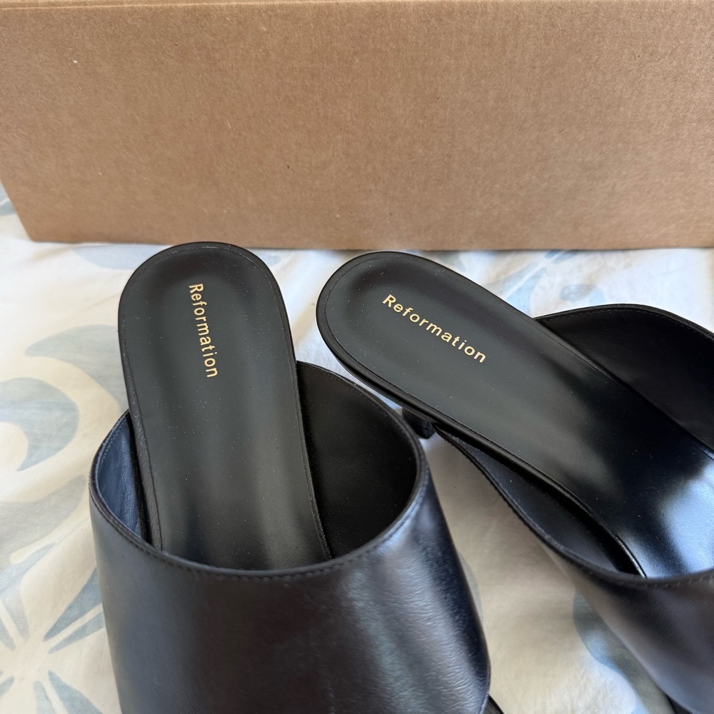 Reformation Sherlyn Wedge Thong - 10 - Picture 8 of 11